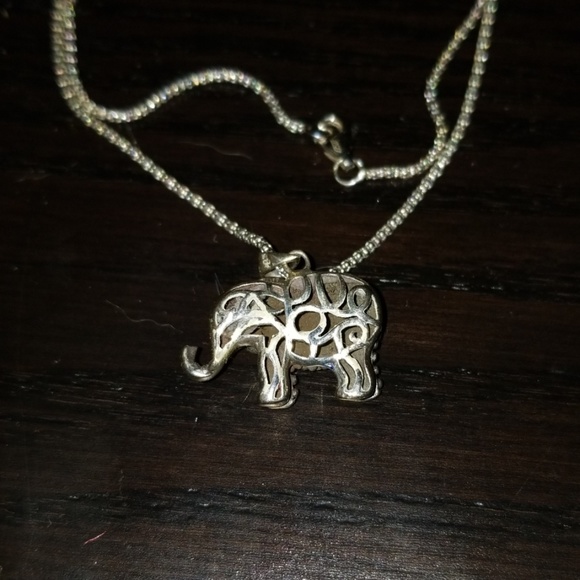 Elephant pendant necklace - Picture 2 of 4